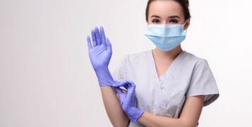 Beautiful,Female,Doctor,Or,Nurse,Wearing,Protective,Mask,And,Latex