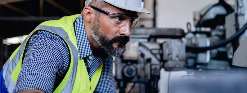 A,Senior,Mechanical,Engineer,In,A,Safety,Uniform,Wearing,Glasses
